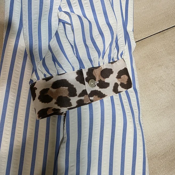 Entro Blue Striped Leopard Trim Puff Sleeve Seersucker Top - Picture 13 of 14